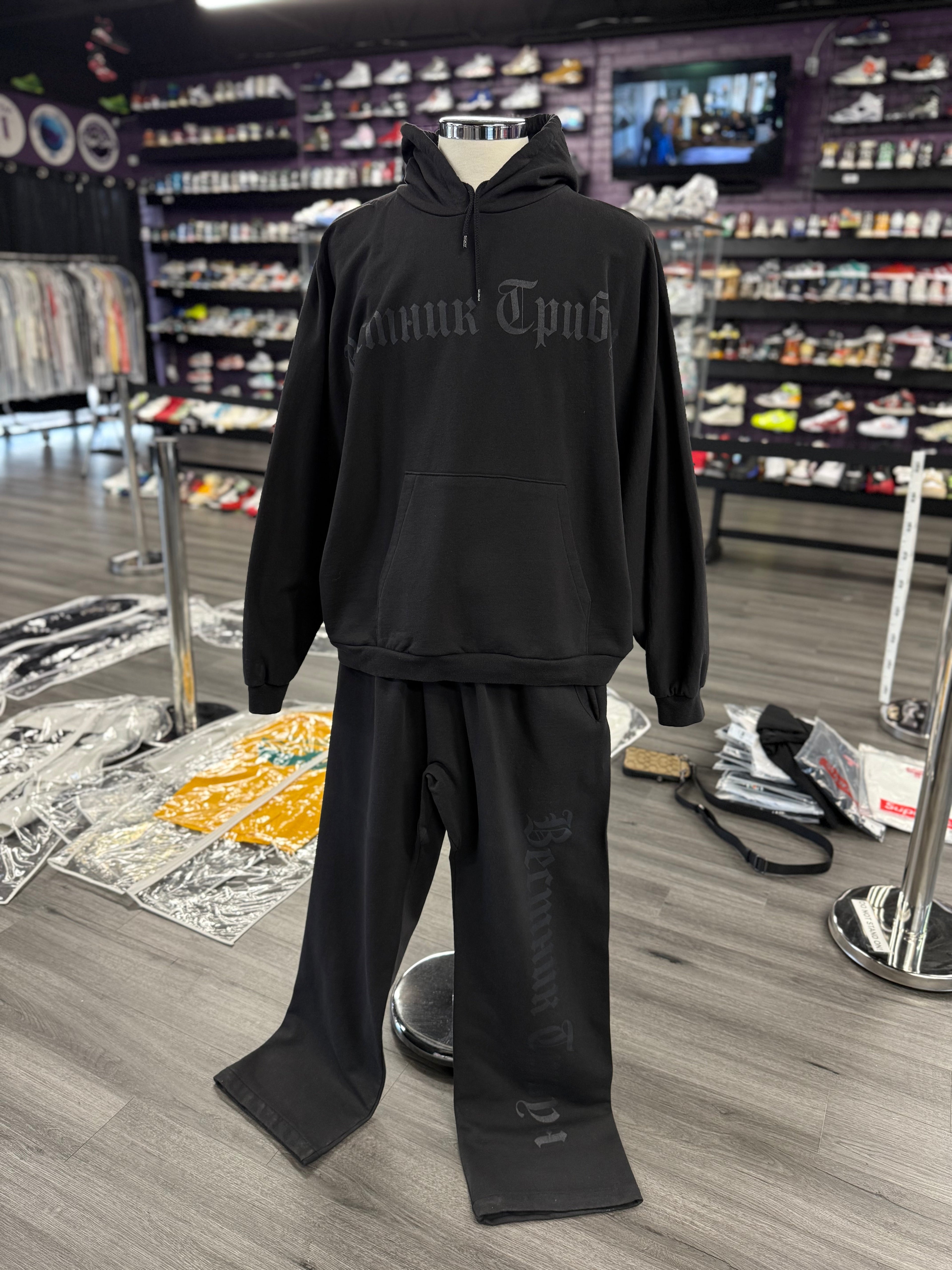 Becmhuk Tpubyh Black Set "Kanye Merch"