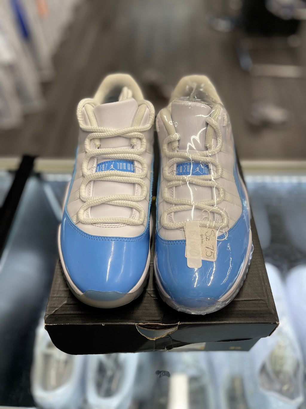 2017 Air Jordan Retro Low 11 "University Blue"