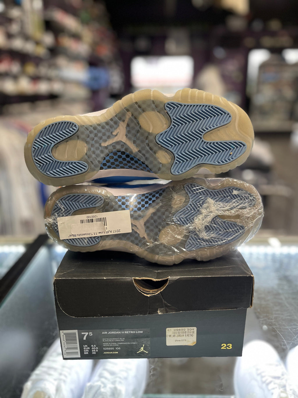 2017 Air Jordan Retro Low 11 "University Blue"
