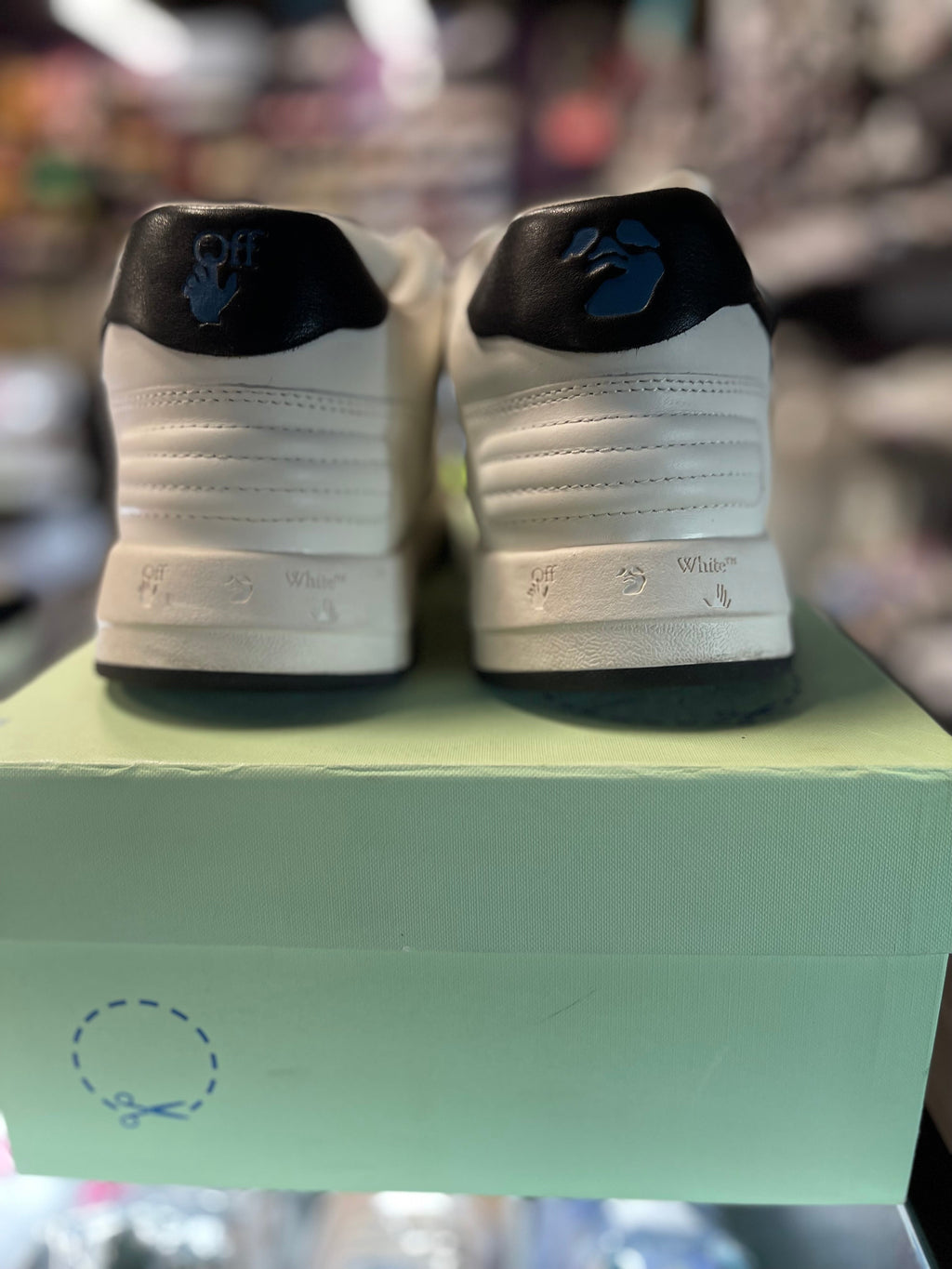 Off White Out Of Office "Black/white"
