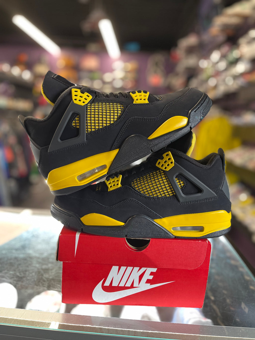 2023 Air Jordan Retro 4 "Thunder"
