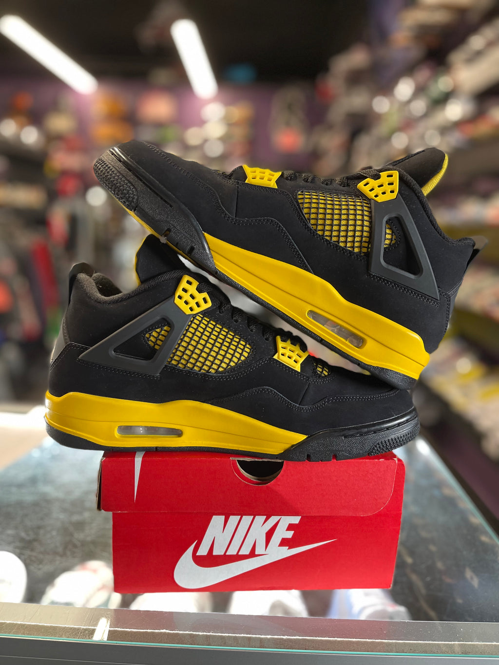 2023 Air Jordan Retro 4 "Thunder"
