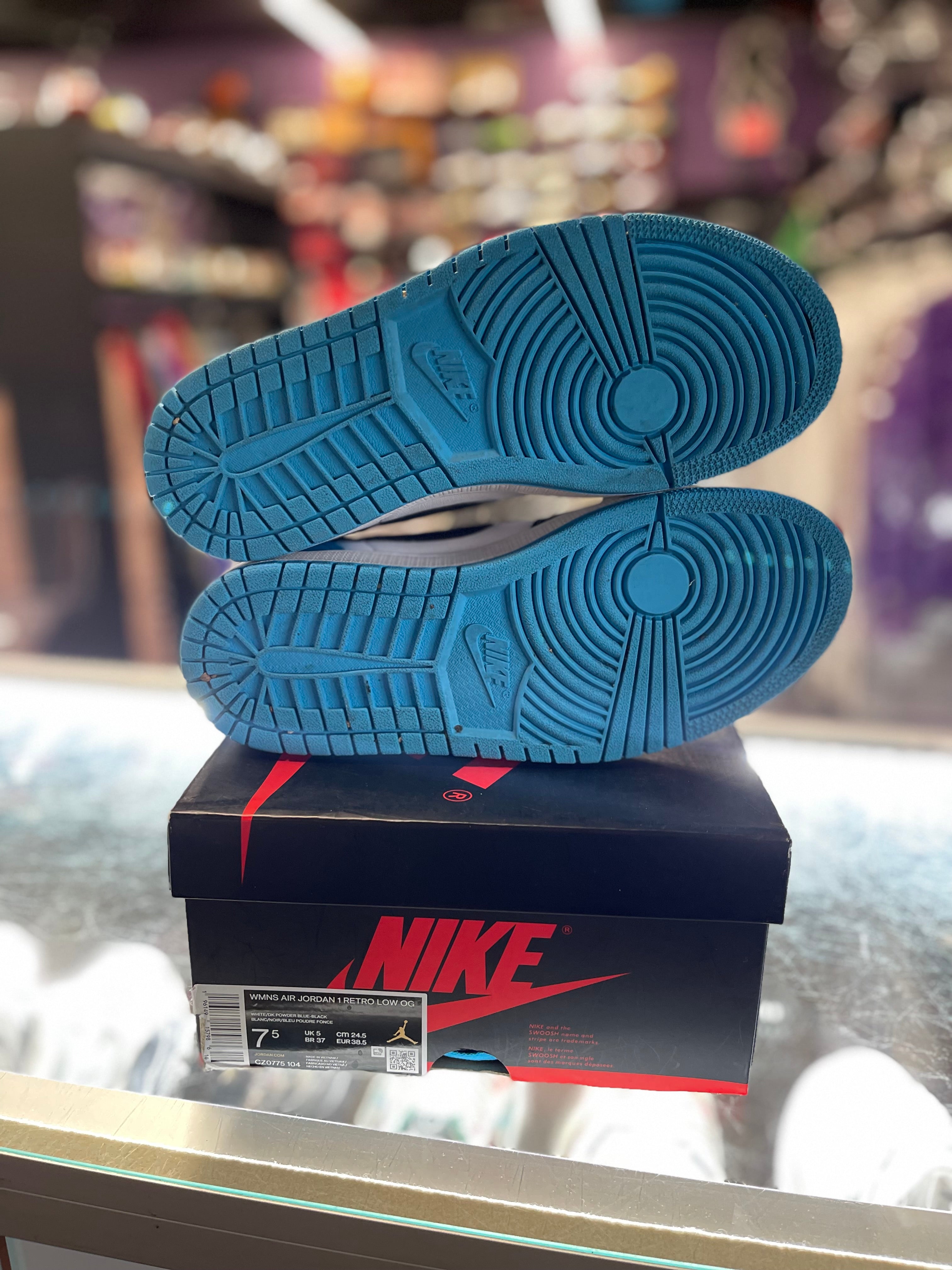 2022 Air Jordan Retro 1 low "Black Powder Blue" (w)
