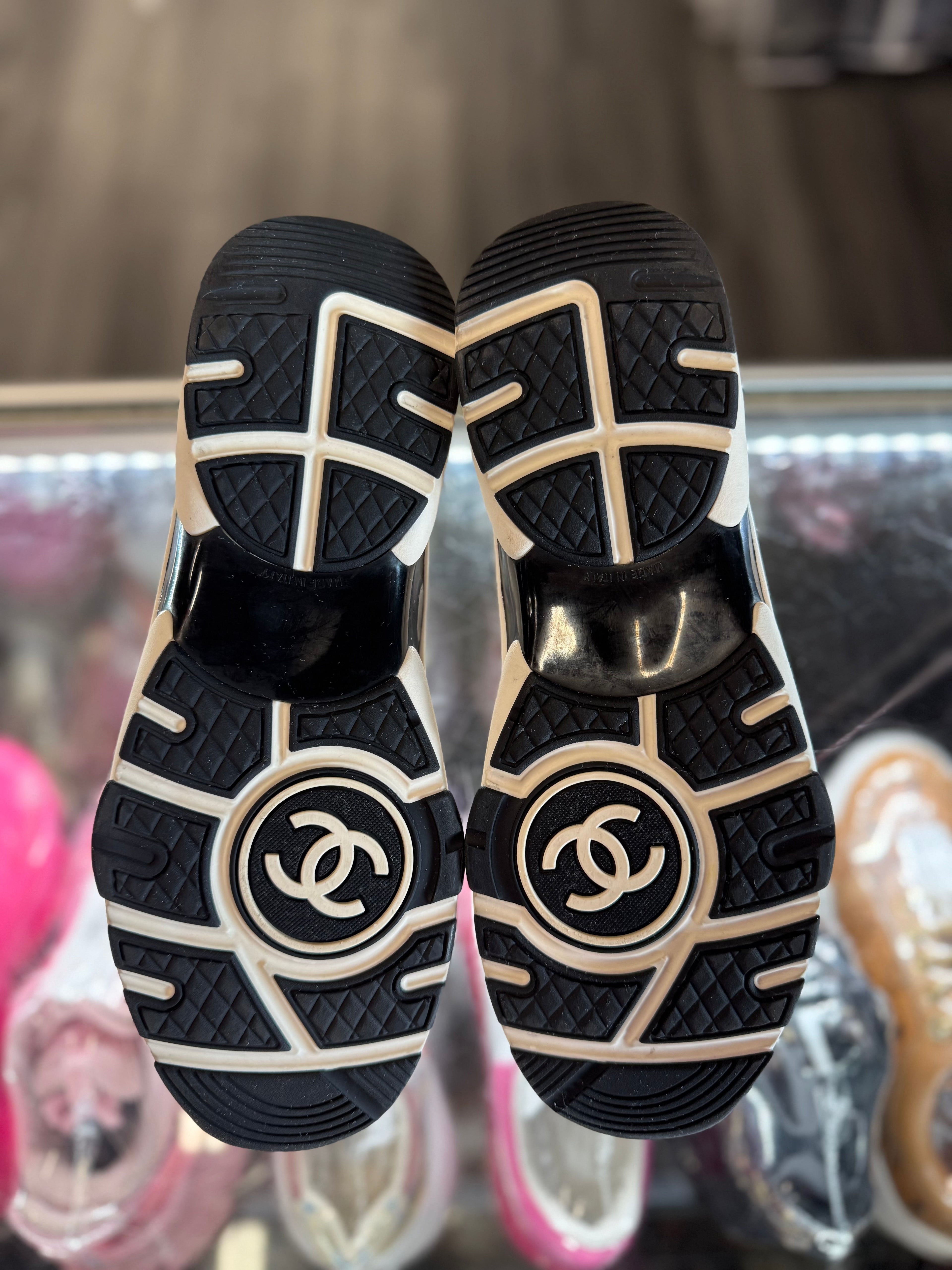 Chanel CC Low "Beige/White"