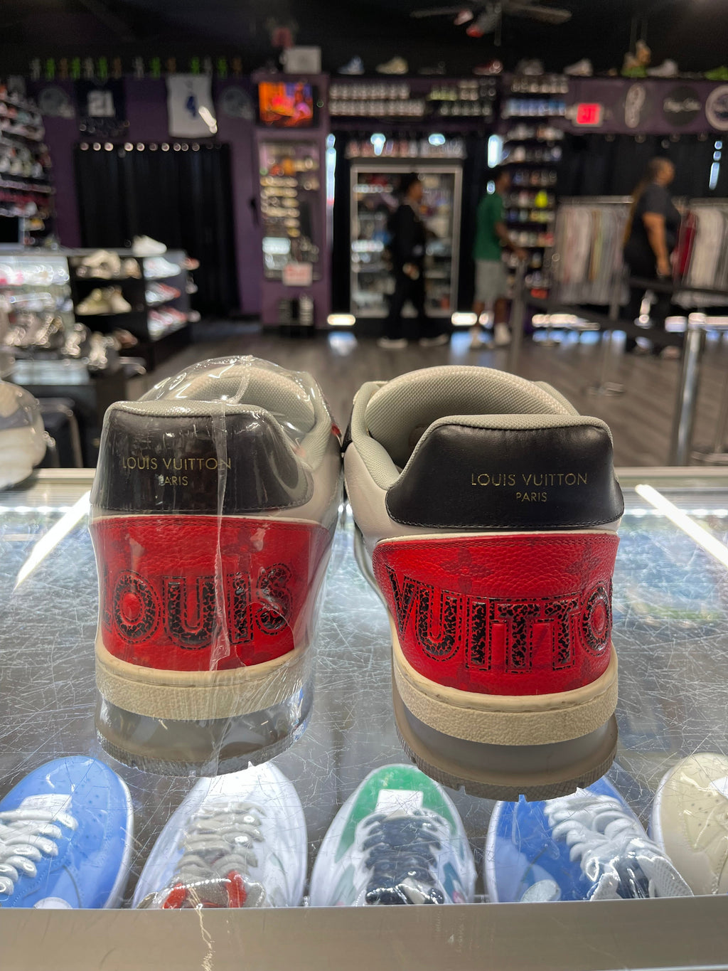 Louis Vuitton Trainer "Black Red Monogram"