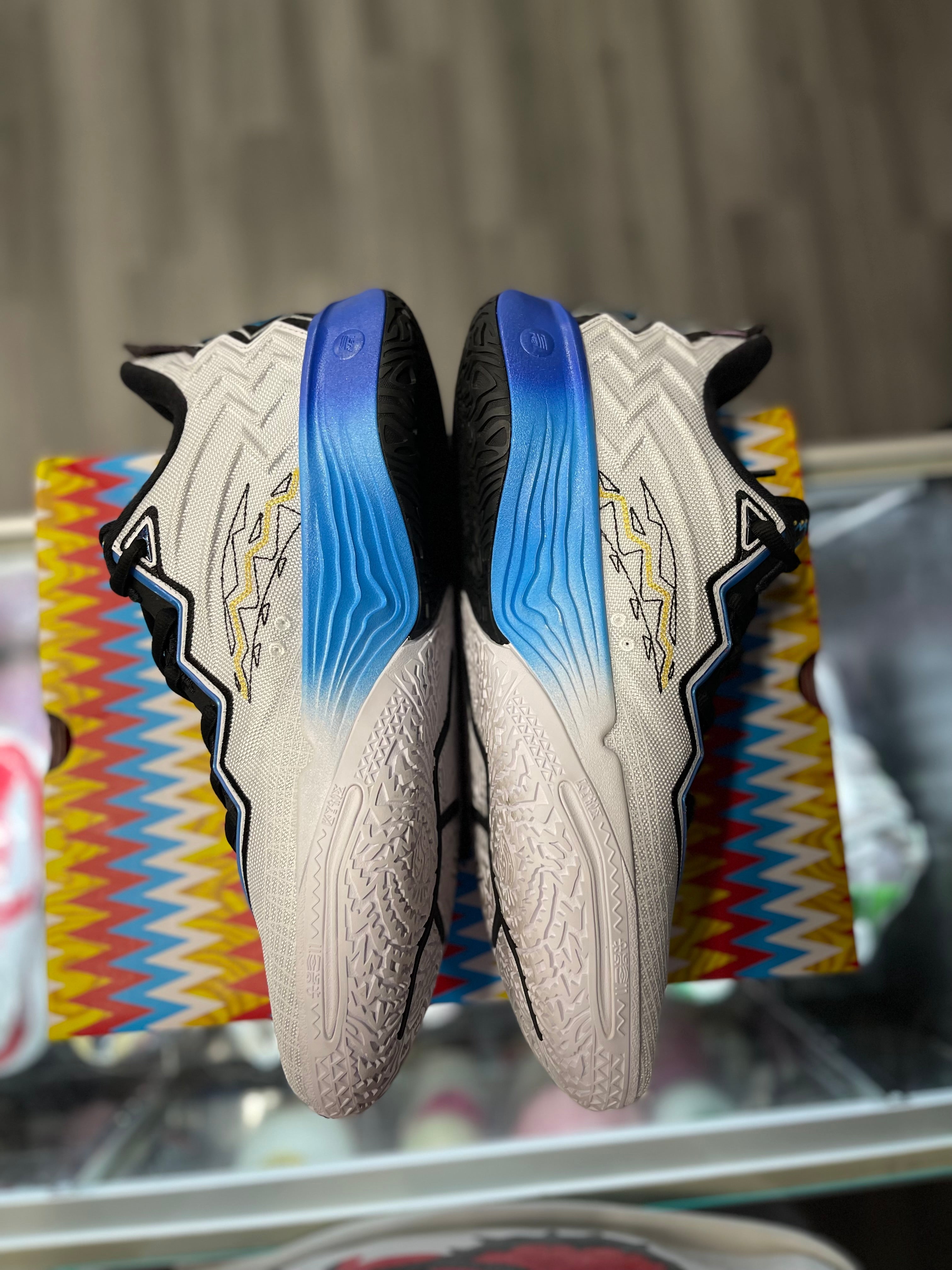 Anta Kai 2 "White/Black"
