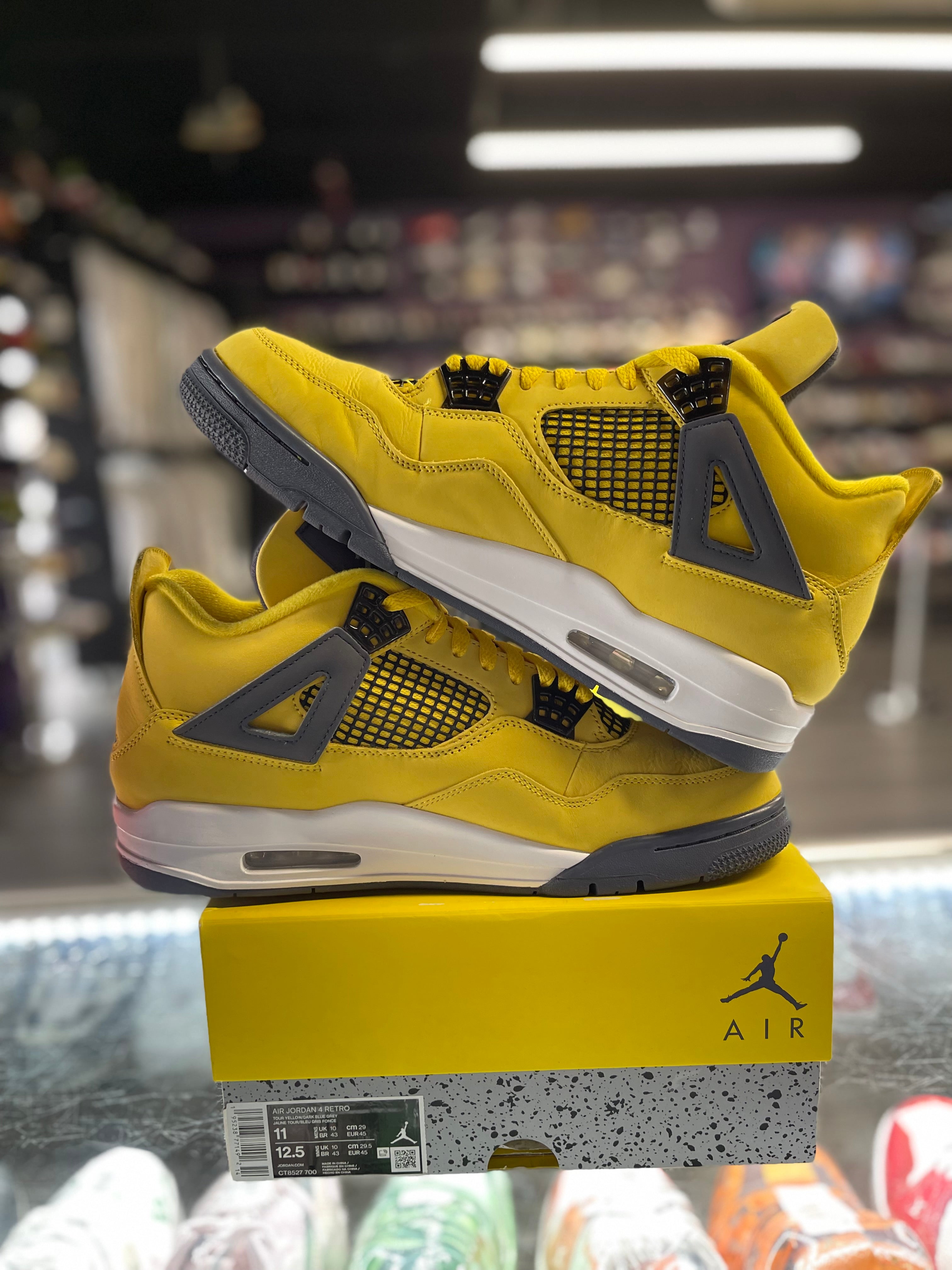 2021 Air Jordan Retro 4 "Lightning"