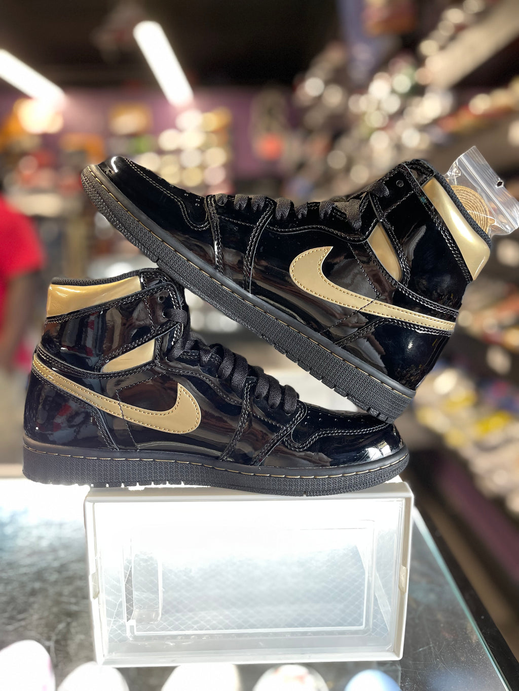 2020 Air Jordan retro 1 "Black Metallic Gold"