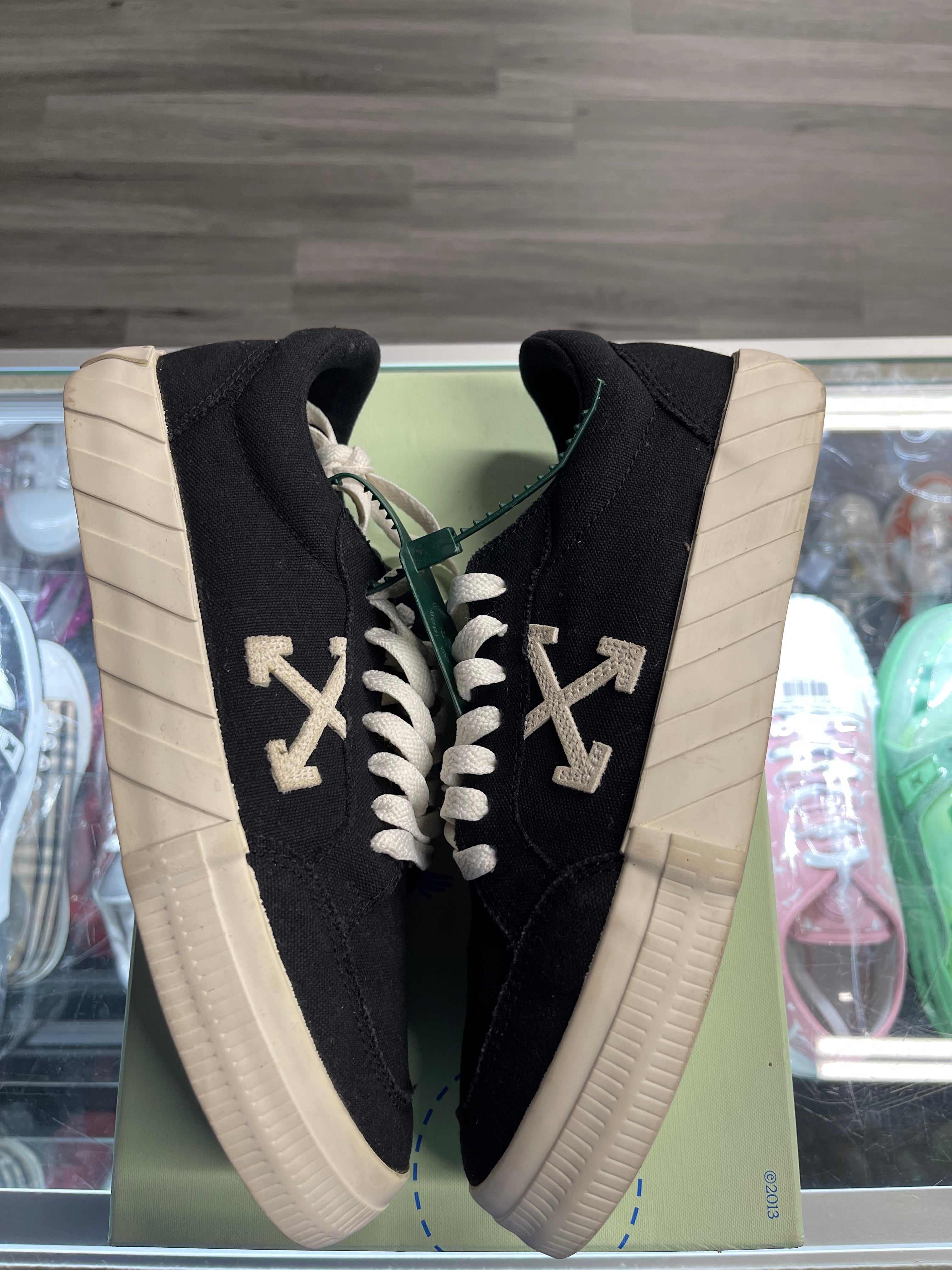 Off-White Vulcanized Low "Black White"