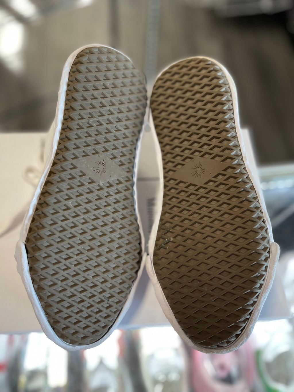 Maison Mihara Low "White"