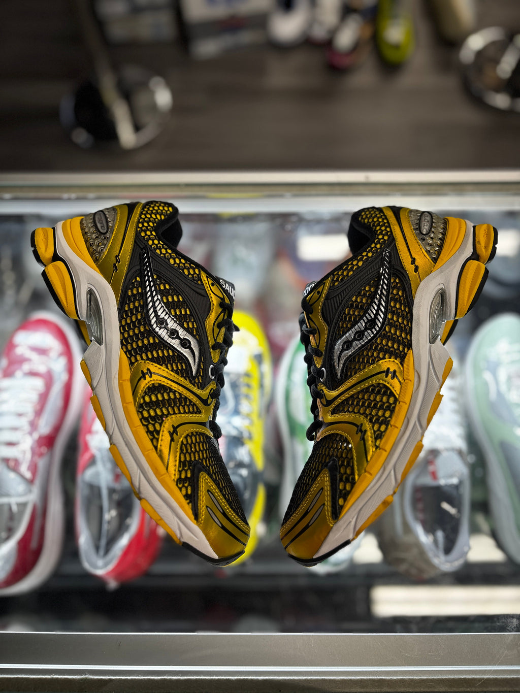 2025 Saucony ProGrid Triumph4 "Lemon Chrome"
