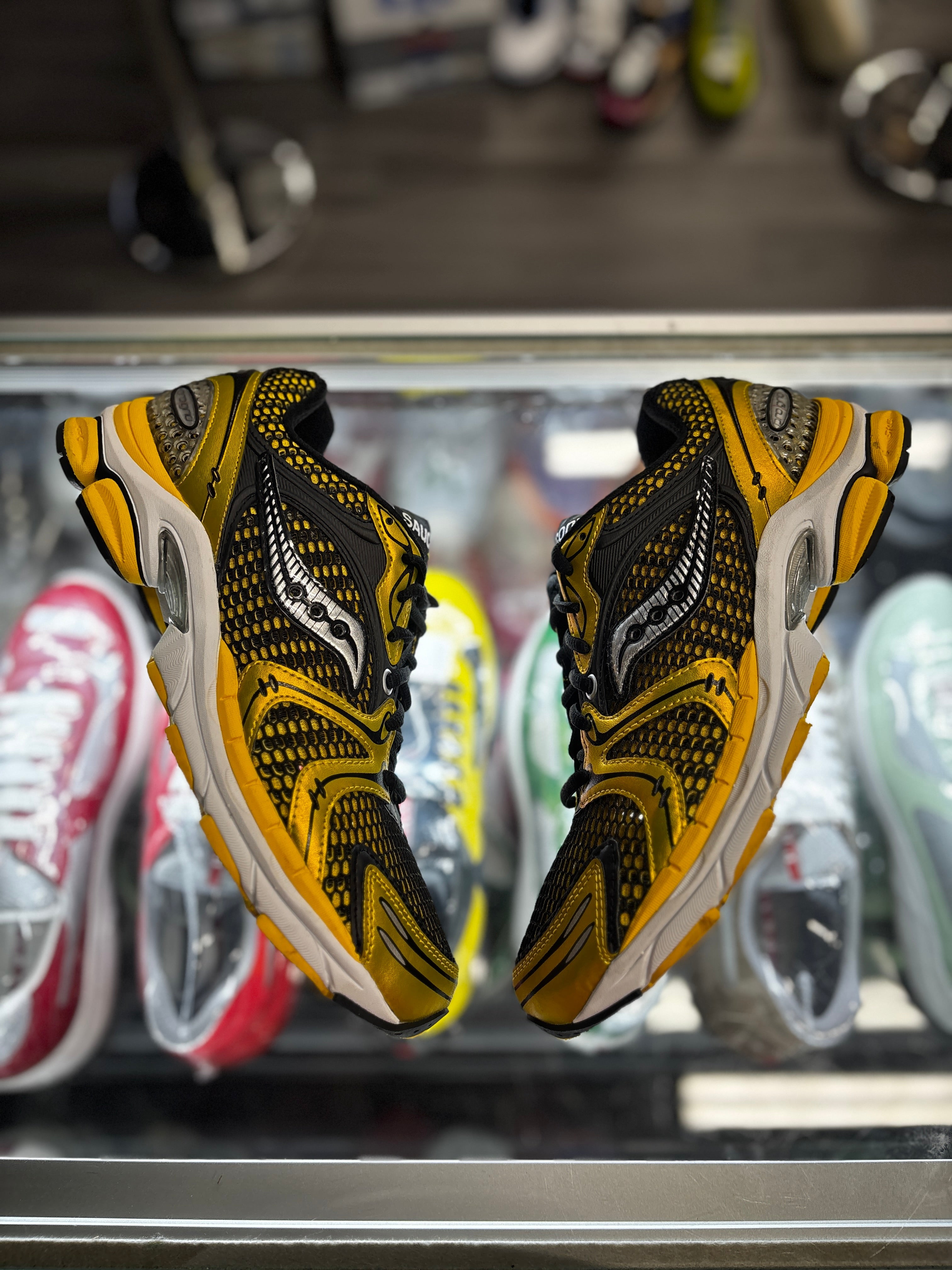 2025 Saucony ProGrid Triumph4 "Lemon Chrome"