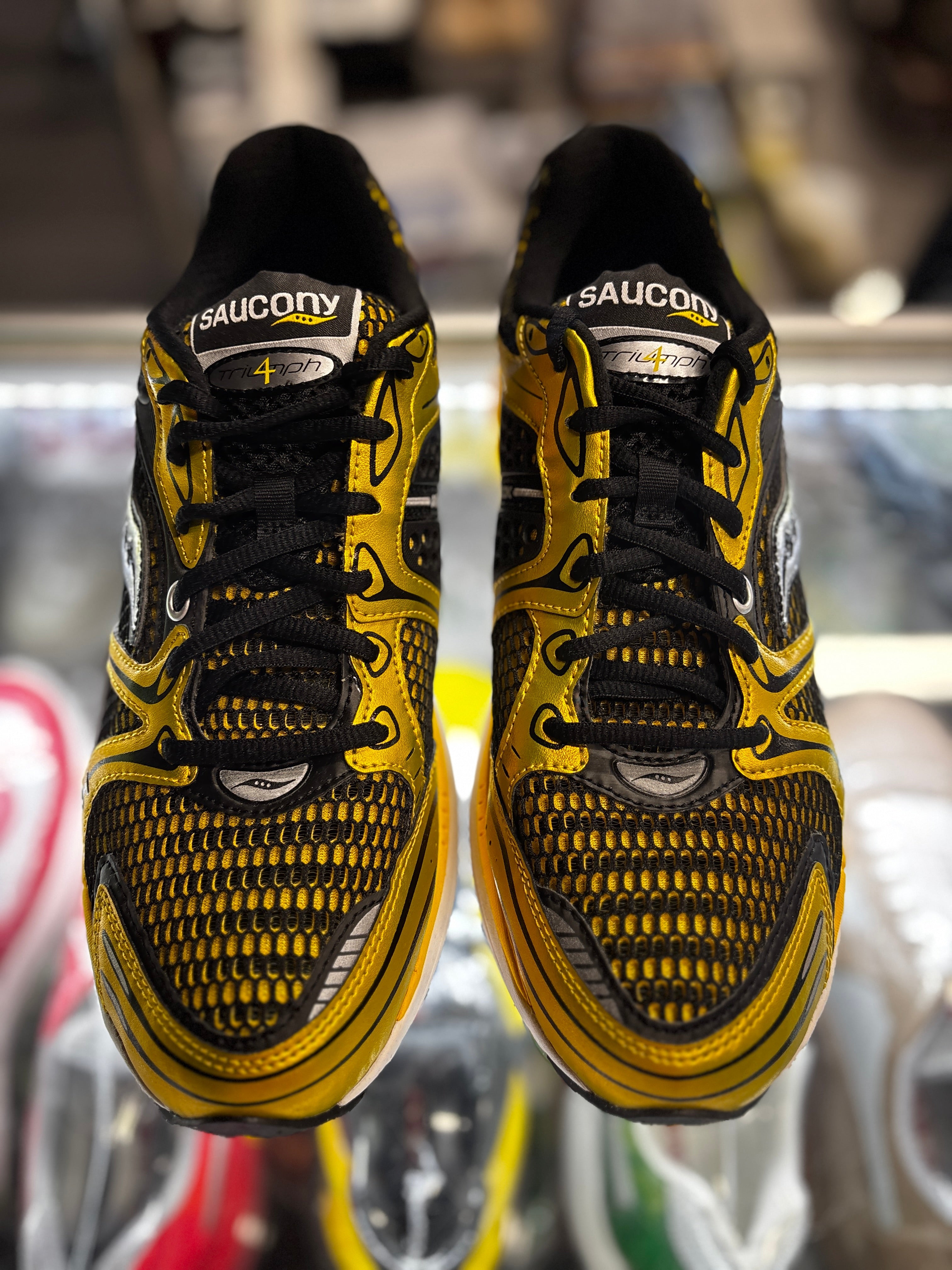 2025 Saucony ProGrid Triumph4 "Lemon Chrome"