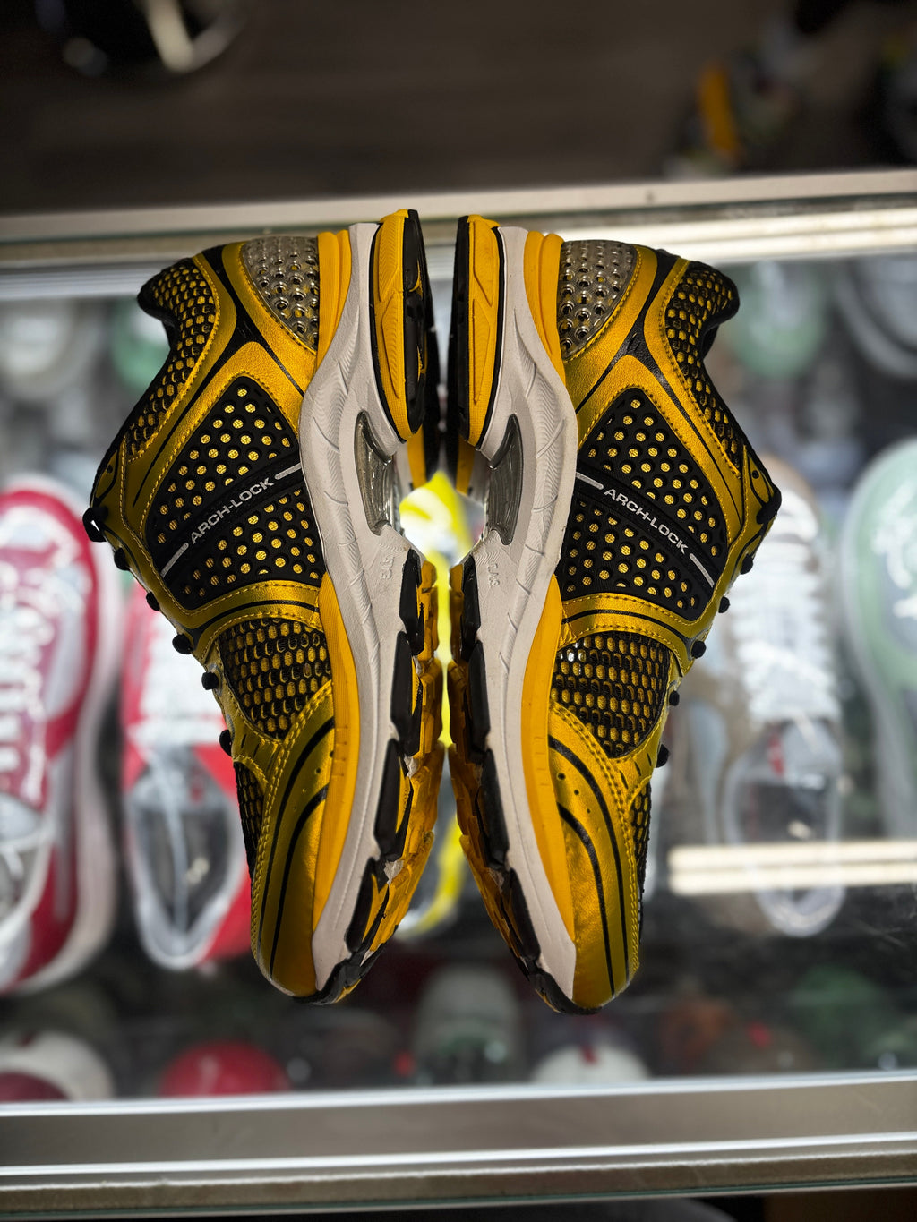 2025 Saucony ProGrid Triumph4 "Lemon Chrome"