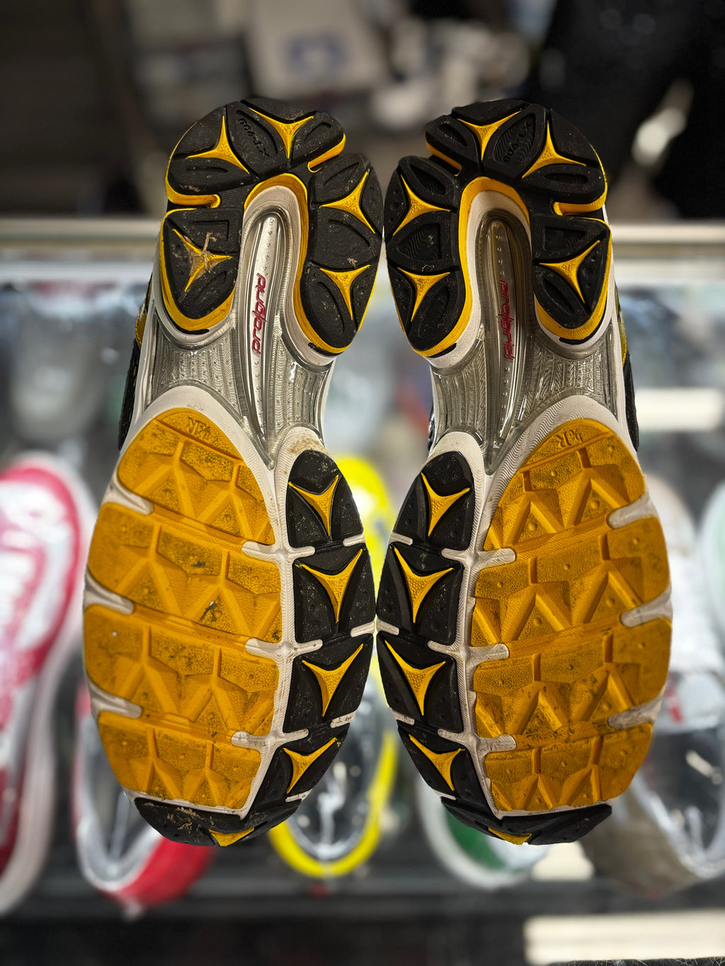 2025 Saucony ProGrid Triumph4 "Lemon Chrome"