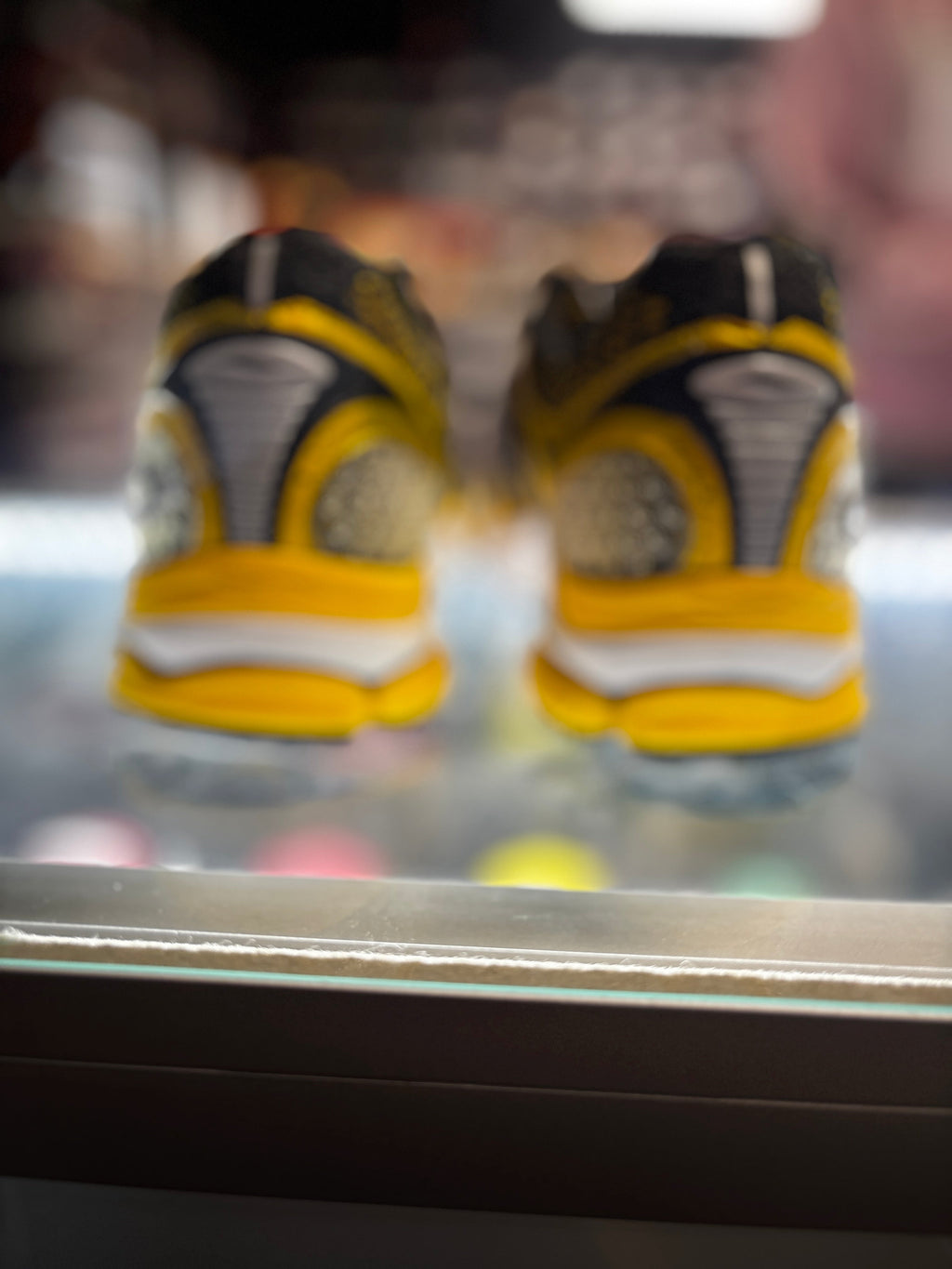 2025 Saucony ProGrid Triumph4 "Lemon Chrome"