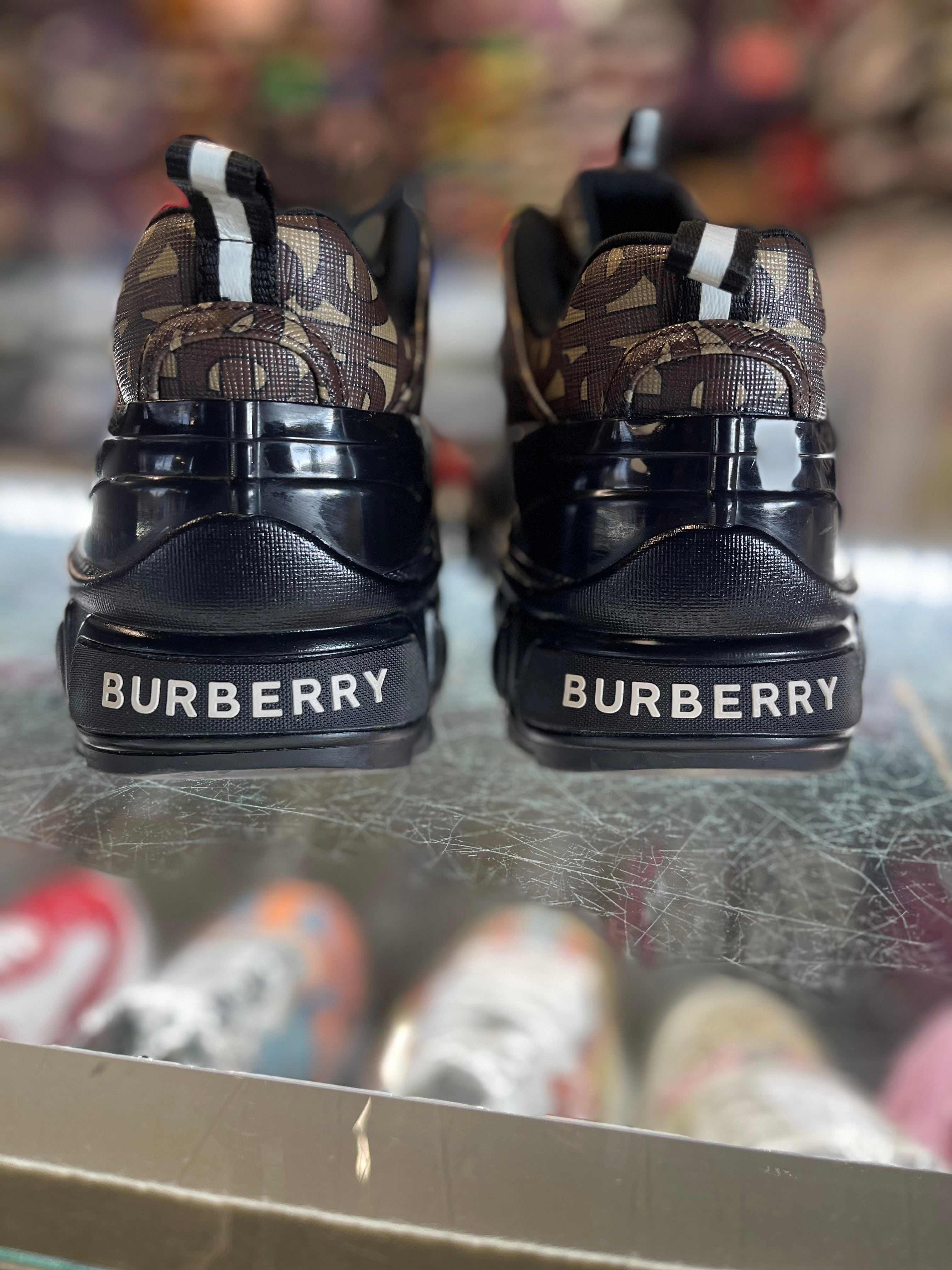 Burberry Arthur Monogram Print "Black"
