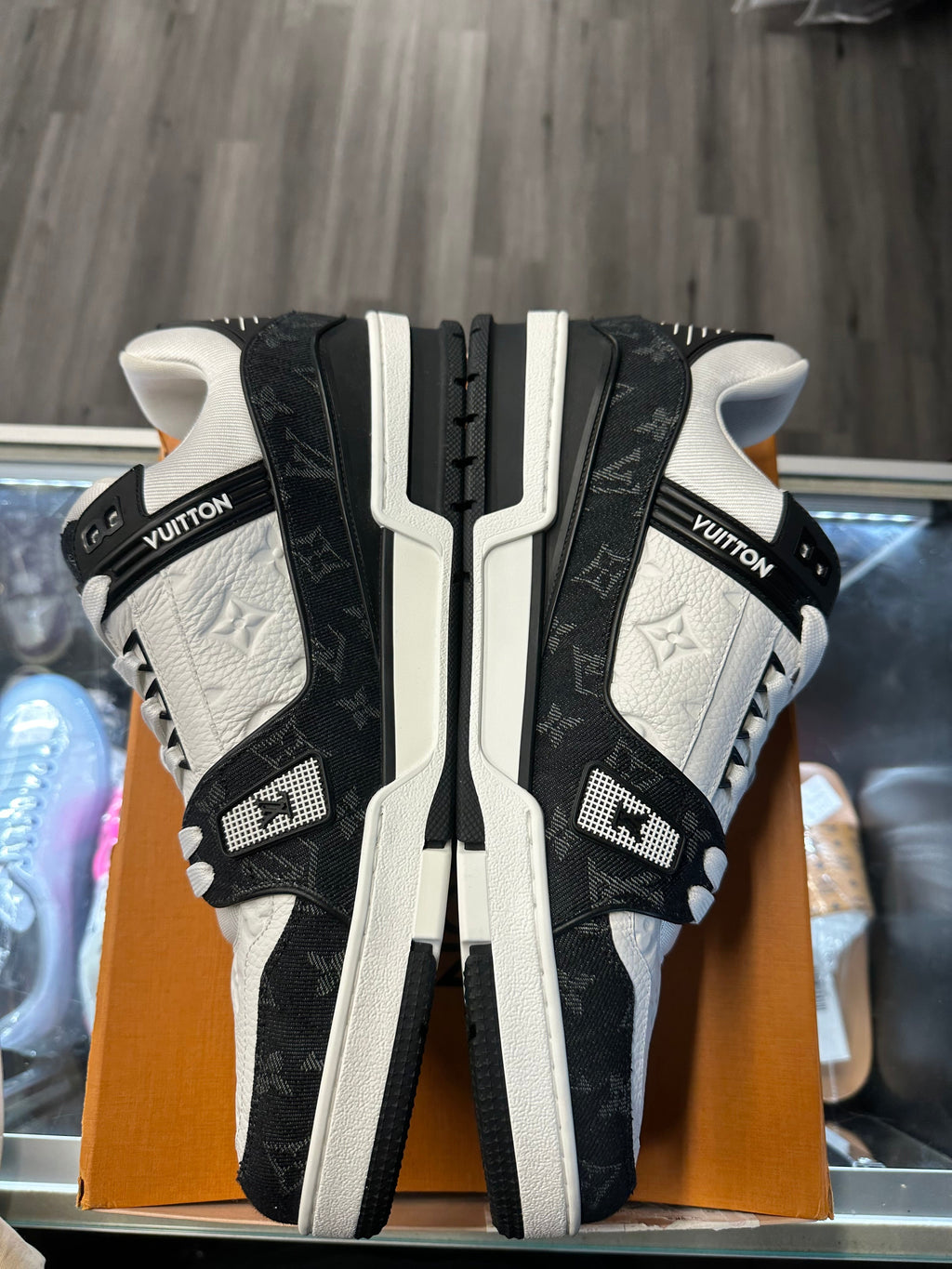 Louis Vuitton Trainer "White Black Monogram"