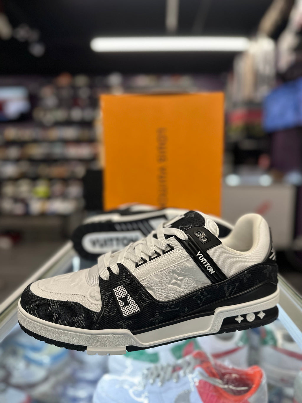 Louis Vuitton Trainer "White Black Monogram"