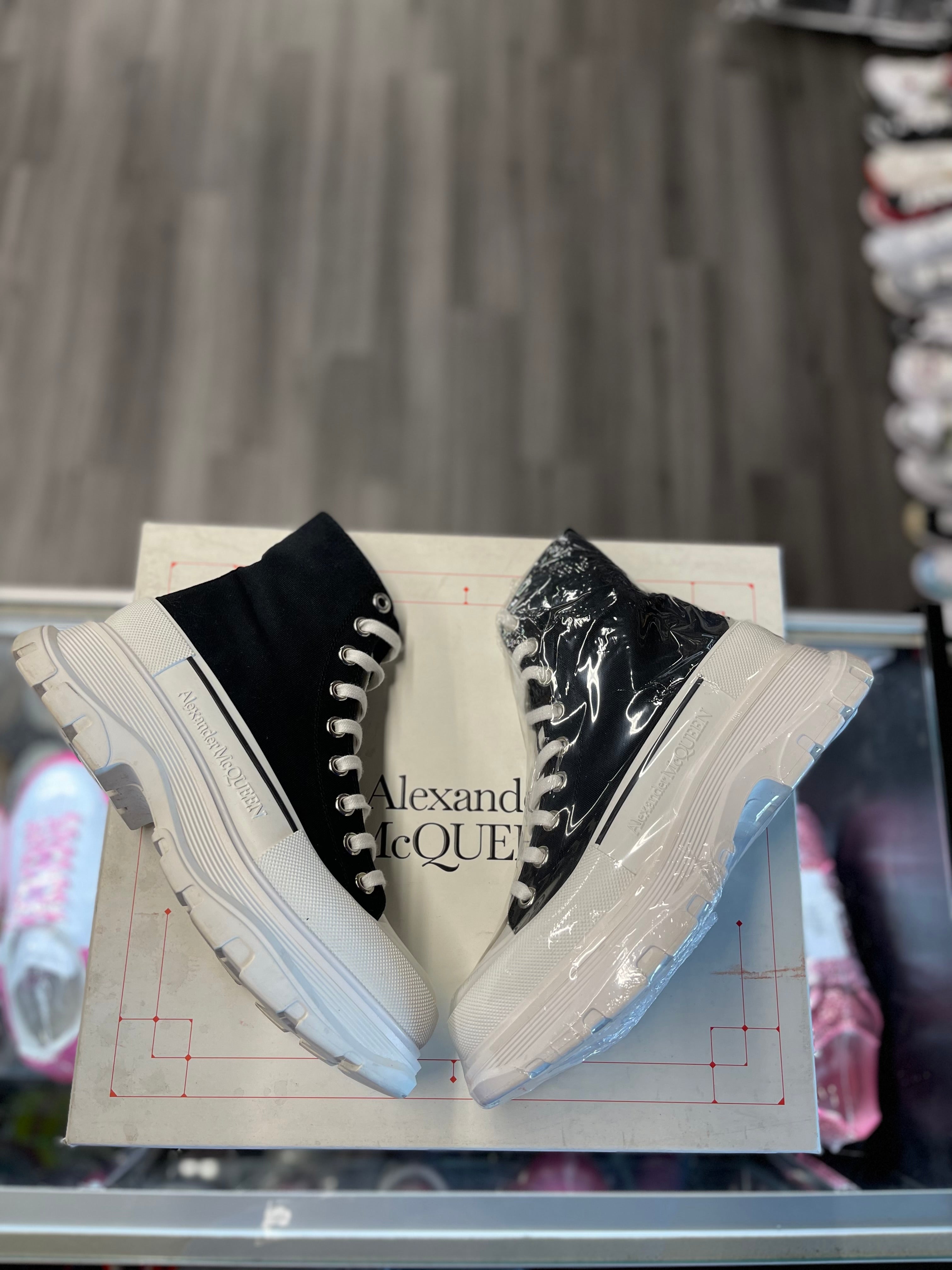 Alexander McQueen High Boot "Black"