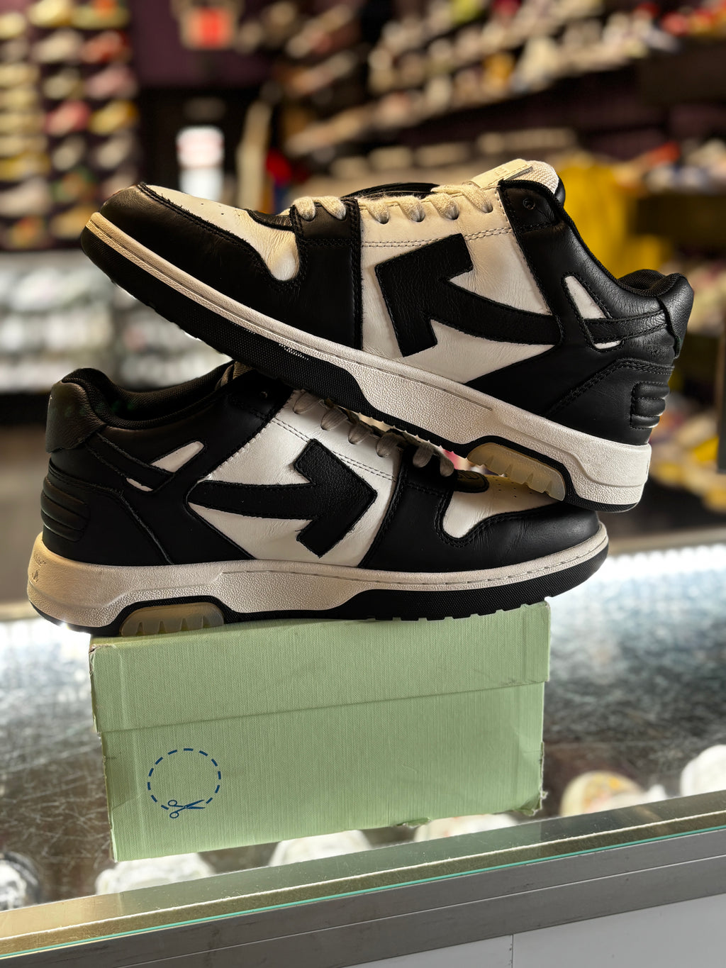 Off White Out Of Office "Black/White"