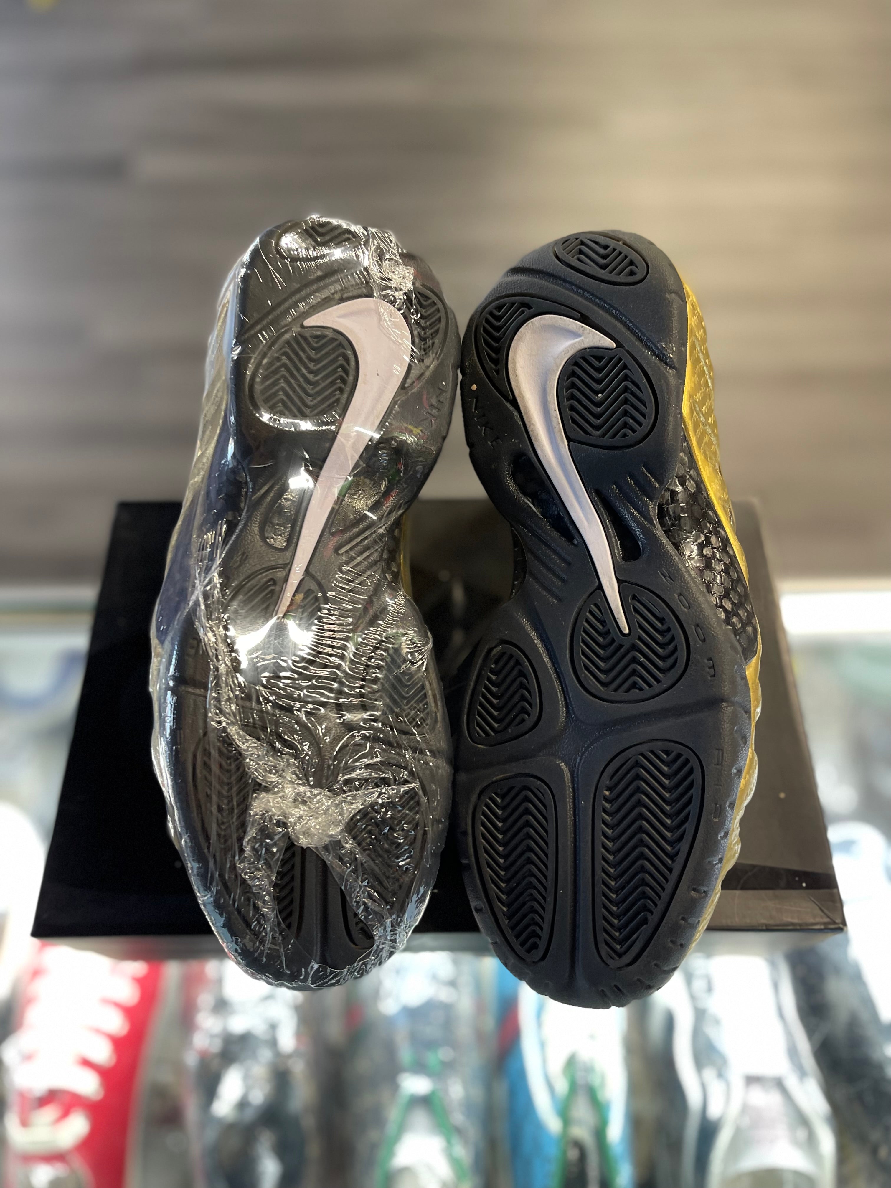 2017 Nike Air Foamposite "Metallic Gold"