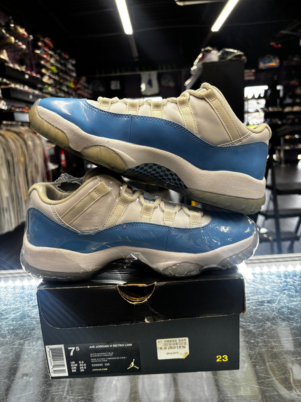 2017 Air Jordan Retro Low 11 "University Blue"