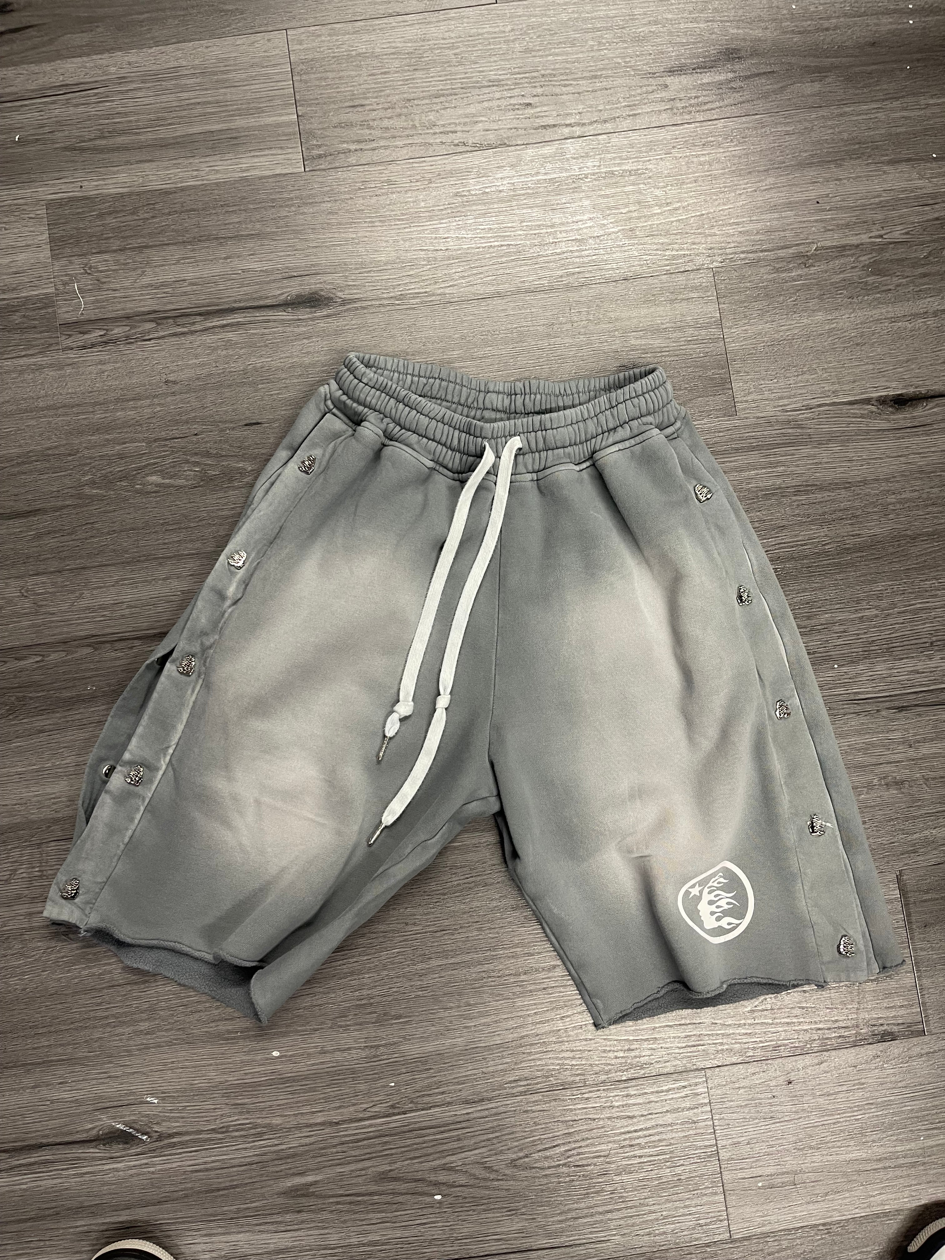 Hellstar Snap Shorts "Grey"